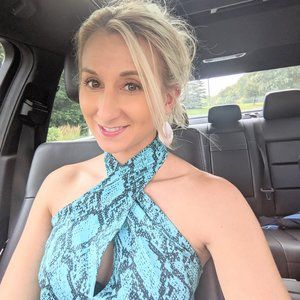 Meet your Posher, Noelle